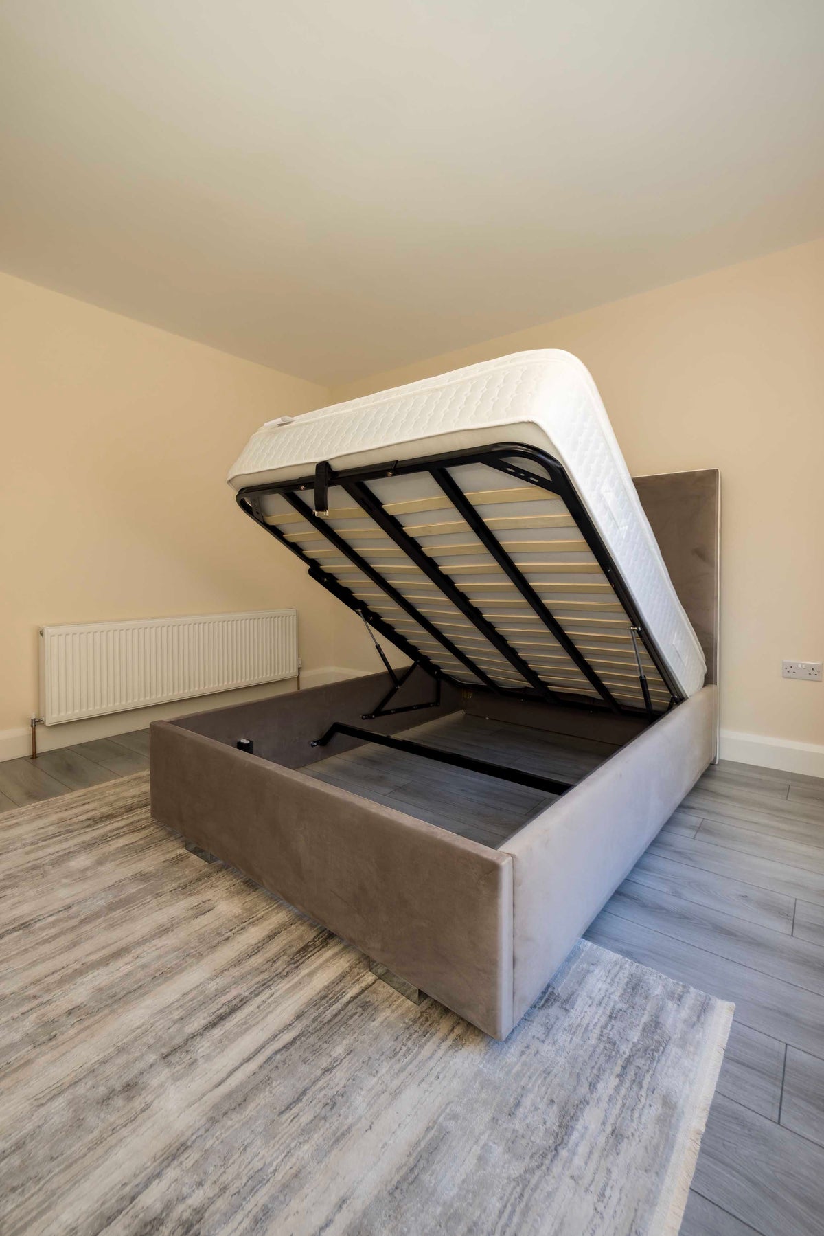 DFI Deluxe Bundle - Cobble Bliss Ottoman Bed with Platinum Mattress